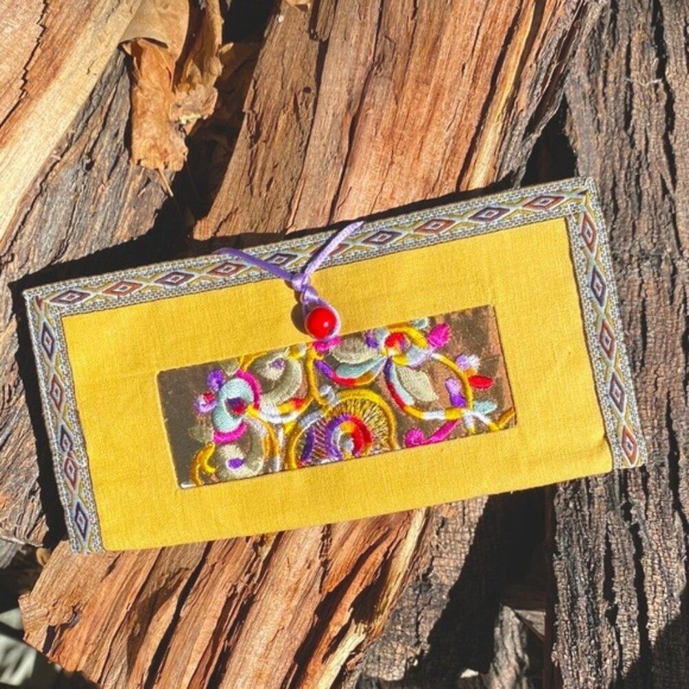 Embroidered Vintage Fabric Wallet - Picture 1 of 4